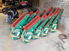 現(xiàn)貨供應(yīng)各種型號電磁振動給料機、GZ電磁給料機、礦用電磁振動給